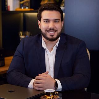 Ampliar imagem: Victor Hugo, Dentista Natal