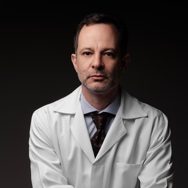 Marcelo  Gonçalves de Carvalho, Oftalmologista Ubá