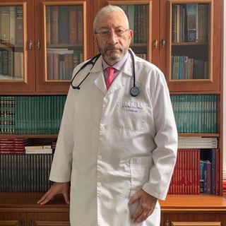 Acercar imagen: Arturo Diaz Pérez, Cardiólogo Bogotá