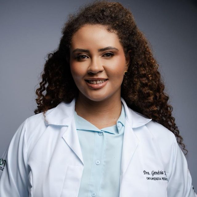Genésia Regina Soares Pereira, Ortopedista - Traumatologista Luziânia