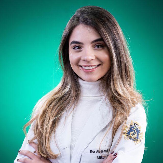 Alessandra Poline  de Oliveira, Oftalmologista Curitiba