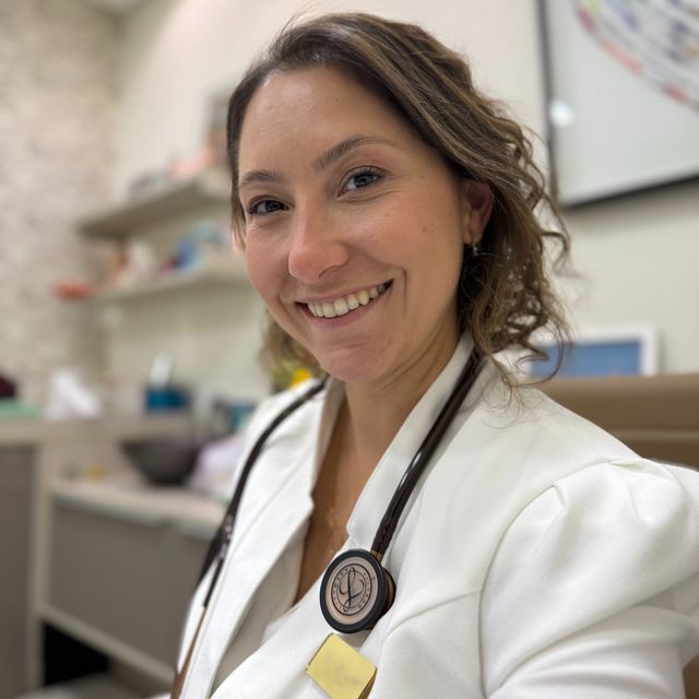 Anyelle Queiroz, Pediatra Cuiabá