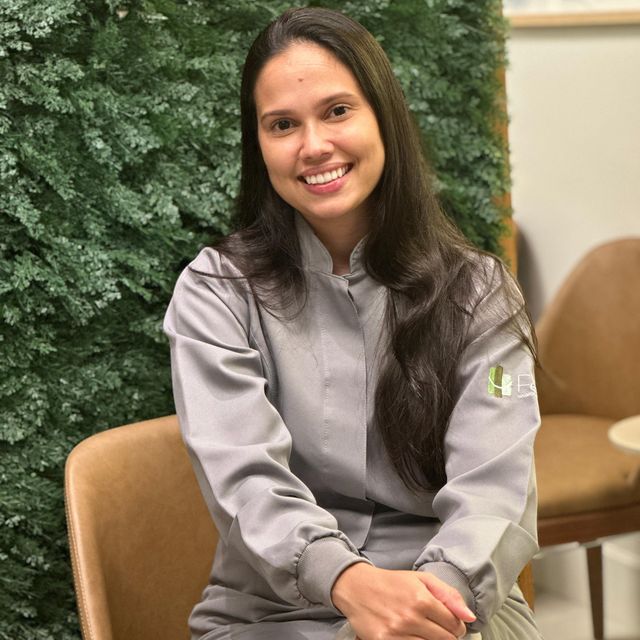 Rayane  Velloso, Dentista Niterói
