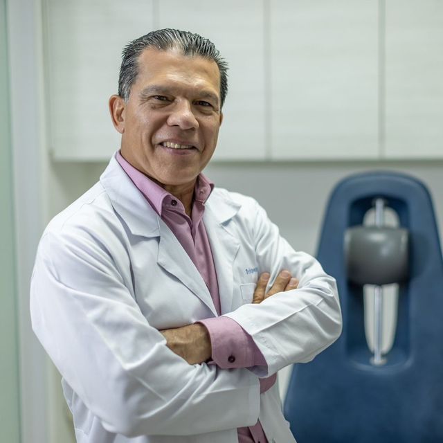 Antonio Eduardo Quintero Acevedo, Oftalmólogo Cali