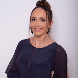 Dra. Júlia  Freitas 