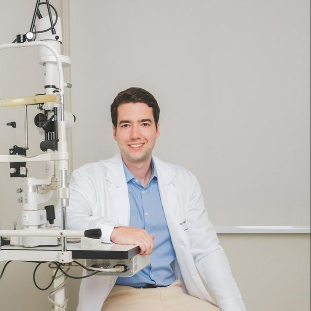 Tales Camata  Bravim, Oftalmologista Vitória
