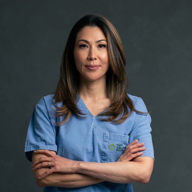 Glayse June Sasaki Acacio Favarin, Cirurgião plástico Criciúma