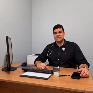 Dr. Vinícius de Oliveira Giraud