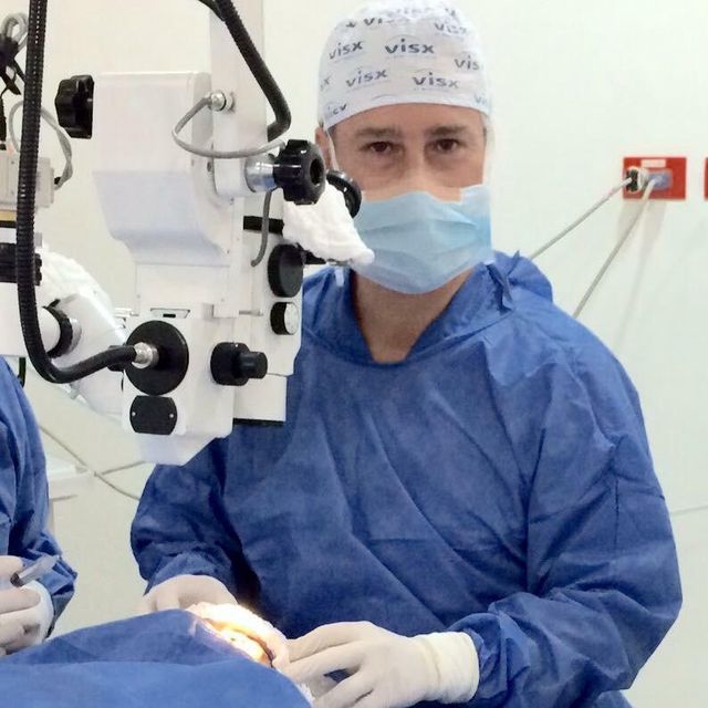Ricardo Alarcon Jimenez, Oftalmólogo Bogotá