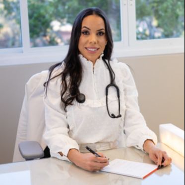 Letícia  Gomes, Médico clínico geral Diamantina