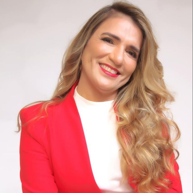 Queilla Cristina Farias Goncalves, Dentista Niterói