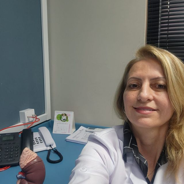 Simone Cristina Mikosz Goncalves, Nefrologista Curitiba