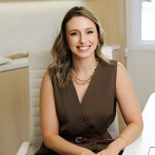 Ampliar imagem: Giovanna Savoy Pazin, Coloproctologista São Paulo