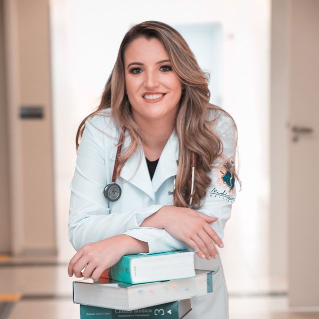 Ana Caroline De Oliveira Costa , Neurologista pediátrico Rio de Janeiro