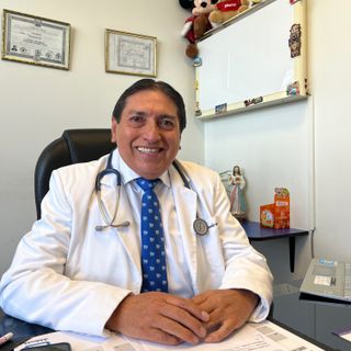 Acercar imagen: Fernando Gonzales Vivas, Pediatra Huancayo