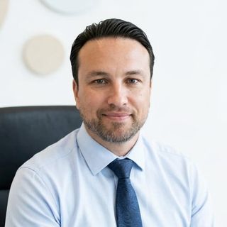 Dr. Oswaldo Petermann Neto