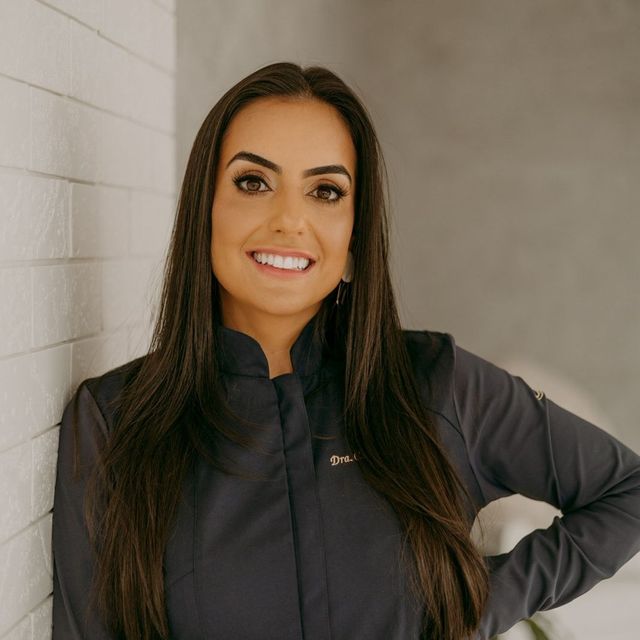 Carolina Nasser ., Dentista Curitiba