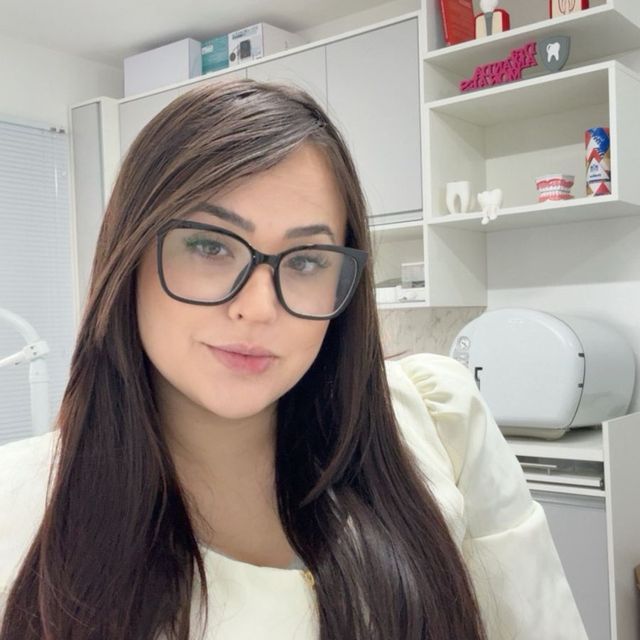 Amanda Moraes, Dentista Curitiba