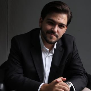 Dr. Alexandre Caiado