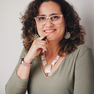 Dra. Andrea Menezes