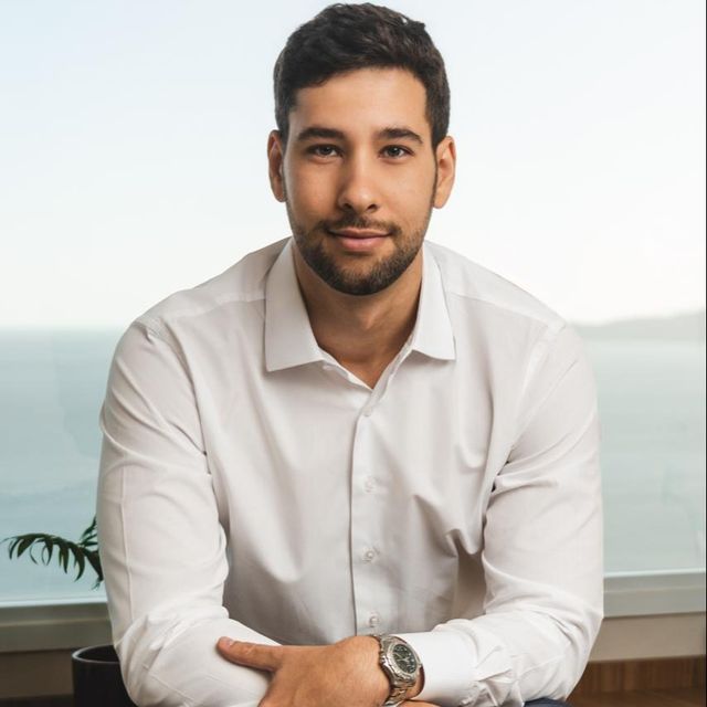 Marcus Vinicius Santos Carvalho, Ortopedista - Traumatologista Santos
