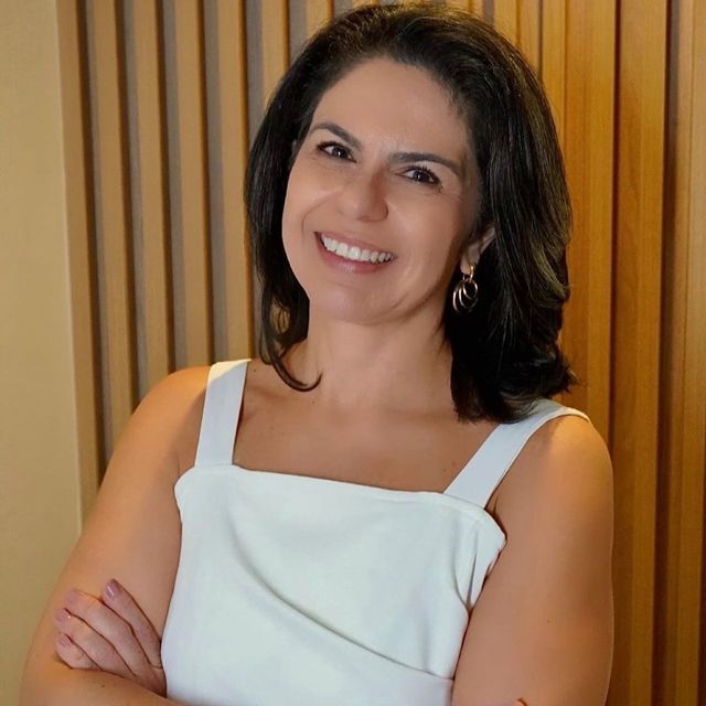 Ana Paula  Martins, Dentista Curitiba