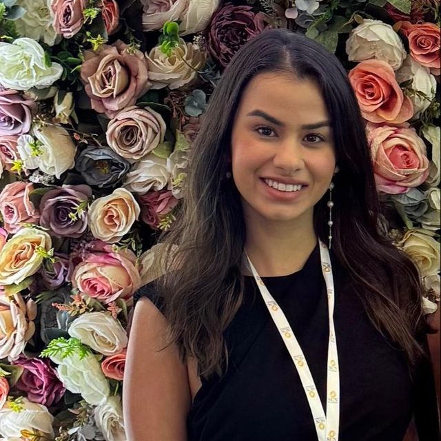 Nycolle  Bueno Garcia , Dermatologista Goiânia