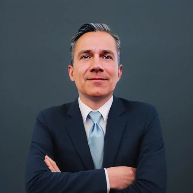 Paúl Uzho Cabrera, Médico general Arica