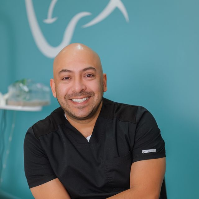 Francisco Julián Cortés, Odontólogo Bogotá