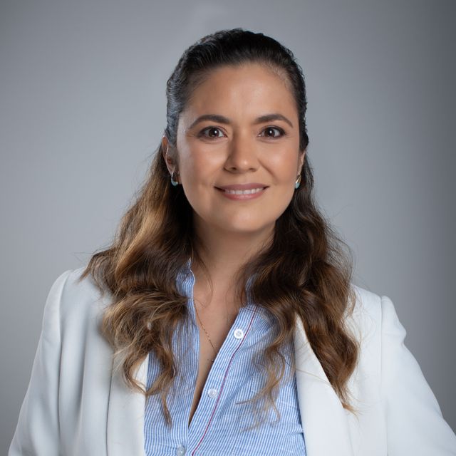 Raquel Consuelo Ramirez Correa, Internista Bogotá