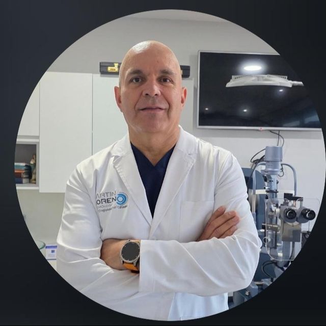 Martin Alonso Moreno Bedoya, Oftalmólogo Medellín