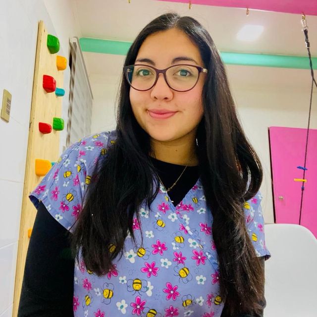Javiera  Inostroza Escobar, Terapeuta ocupacional Coronel