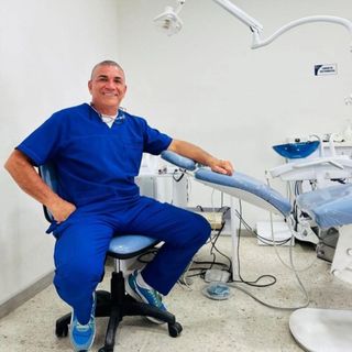 Acercar imagen: Ruben Dario Ortiz Uribe, Odontólogo Buga