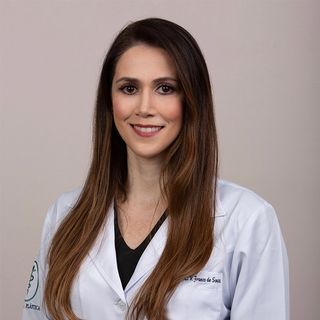 Ampliar imagem: Giovanna Franco de Souza, Cirurgião plástico Curitiba