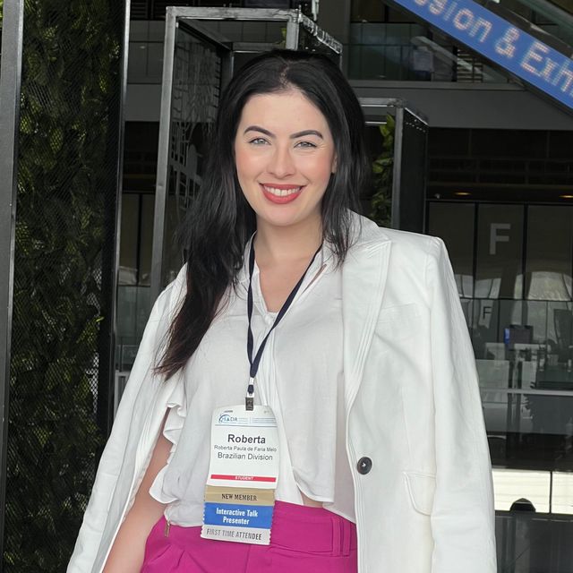Roberta Paula de Faria Melo, Dentista Franca