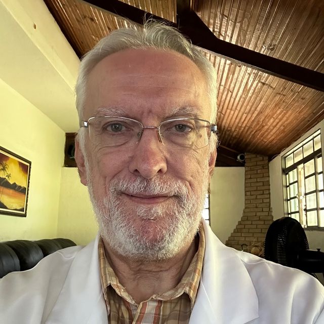 Marco Antonio  Capelozzi , Psiquiatra Salvador