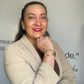 Ampliar imagem: Tailândia Viana Sampaio, Fisioterapeuta Fortaleza