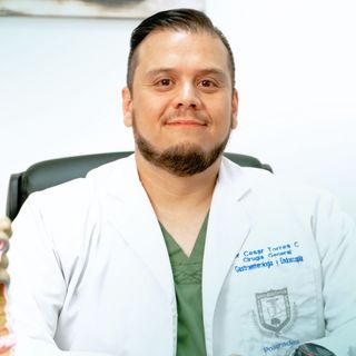 Acercar imagen: César Torres, Gastroenterólogo Cali
