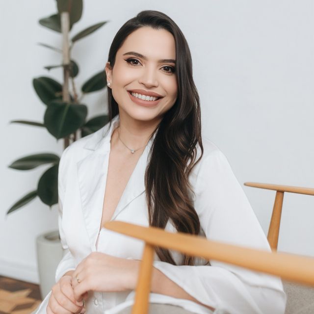 Cinthia Jung, Médico clínico geral Curitiba