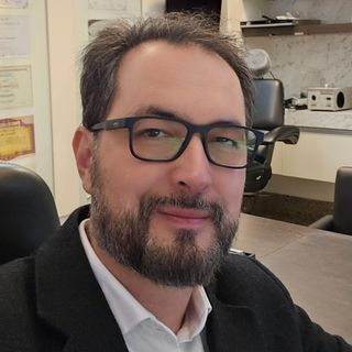 Ampliar imagem: Alessandro Cury Ogata, Cirurgião de cabeça e pescoço Curitiba