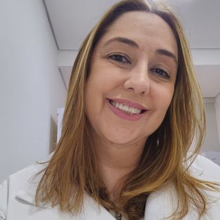 Juliana  Teixeira, Especialista em Clínica Médica Guarujá