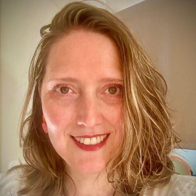 Laura Reyes, Médico general Santiago