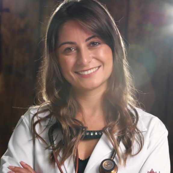 Thais Estevam Bruno ., Médico clínico geral São José Dos Pinhais