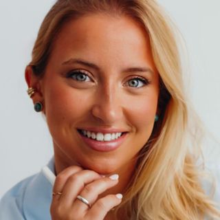 Júlia Vasconcelos, Dentista Porto Alegre