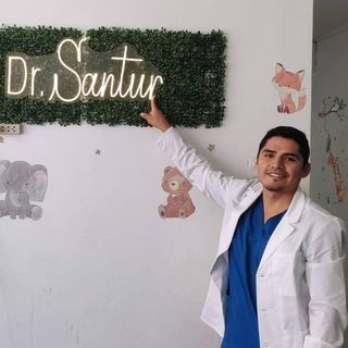 Acercar imagen: Janner Santur, Pediatra Chiclayo