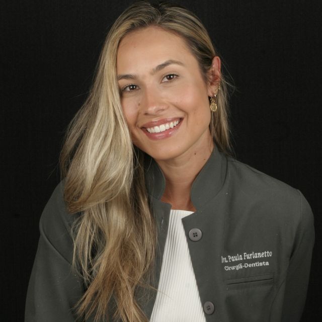 Paula Furlanetto, Dentista Porto Alegre