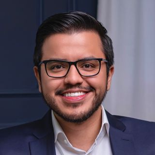 Dr. Mauricio Guaman