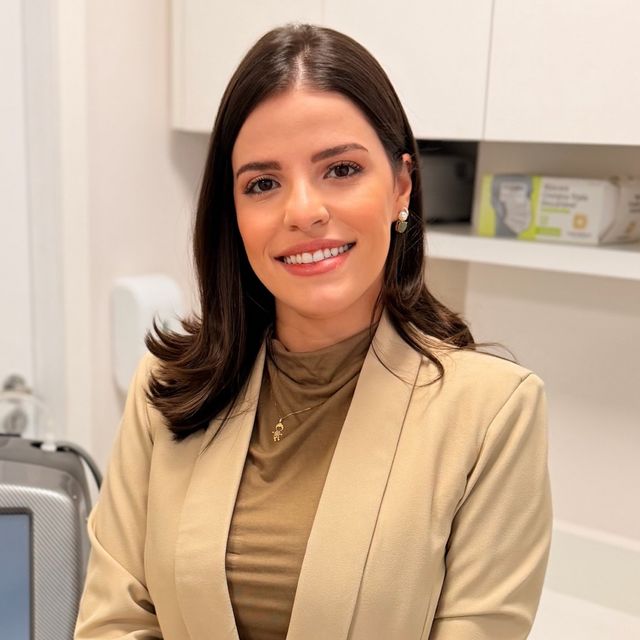 Mariana Abrahão Leite, Coloproctologista Niterói