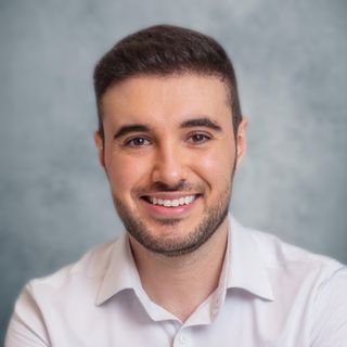 Ampliar imagem: Cassyo Tornesi, Dermatologista Curitiba