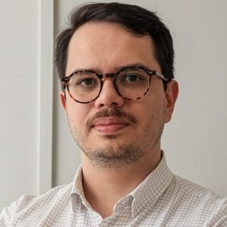 Dr. Matheus Spilari